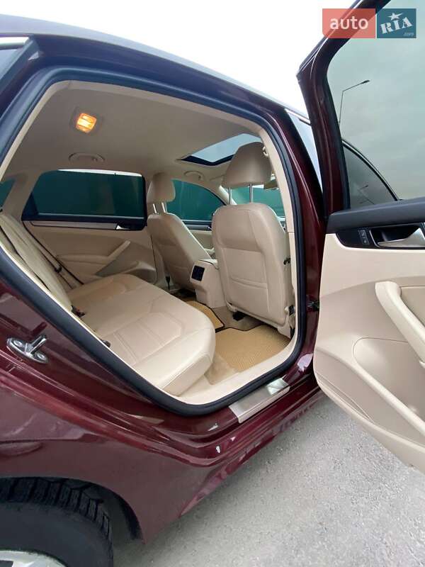 Седан Volkswagen Passat 2013 в Києві