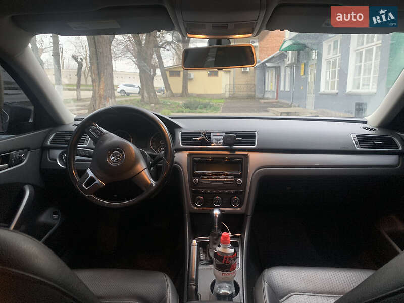 Седан Volkswagen Passat 2013 в Николаеве