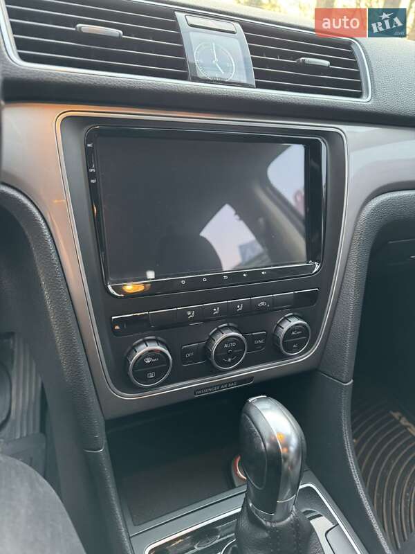 Седан Volkswagen Passat 2012 в Кривом Роге