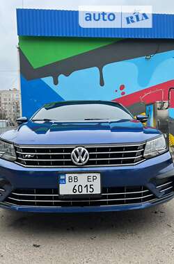 Седан Volkswagen Passat 2016 в Киеве