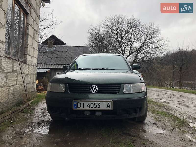 Седан Volkswagen Passat 1997 в Рахове