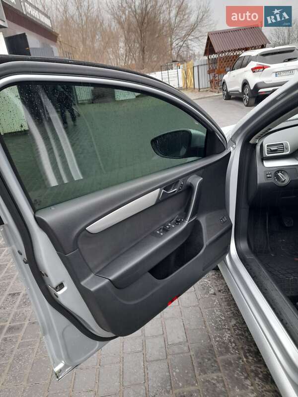 Седан Volkswagen Passat 2011 в Виннице