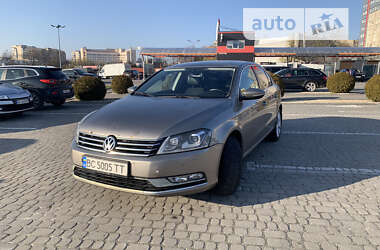 Седан Volkswagen Passat 2014 в Львове