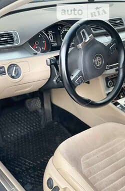 Седан Volkswagen Passat 2011 в Хусте