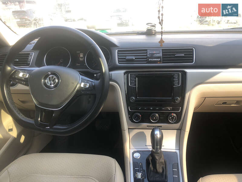 Седан Volkswagen Passat 2018 в Ивано-Франковске