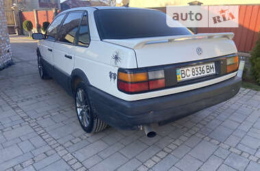 Седан Volkswagen Passat 1991 в Радехове
