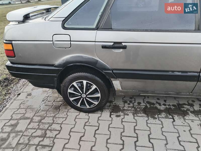 Седан Volkswagen Passat 1992 в Шептицькому