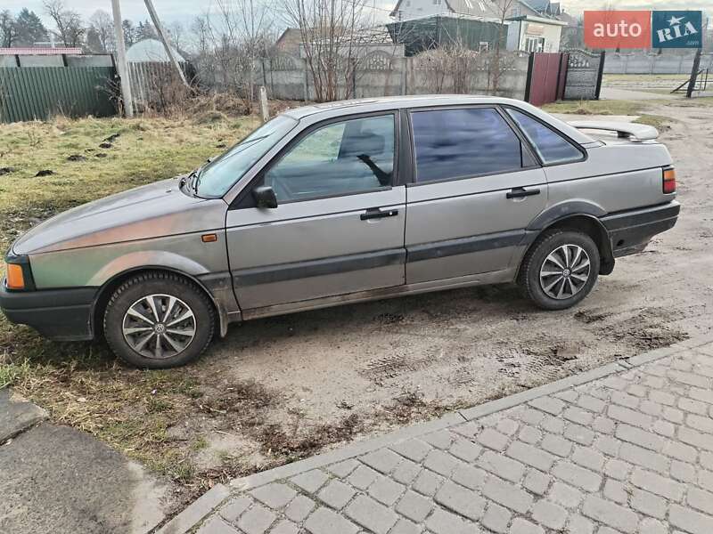 Седан Volkswagen Passat 1992 в Шептицькому
