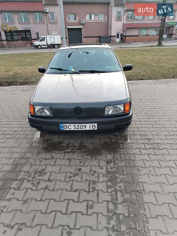 Седан Volkswagen Passat 1992 в Шептицькому