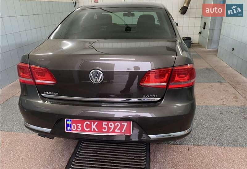 Седан Volkswagen Passat 2013 в Ровно