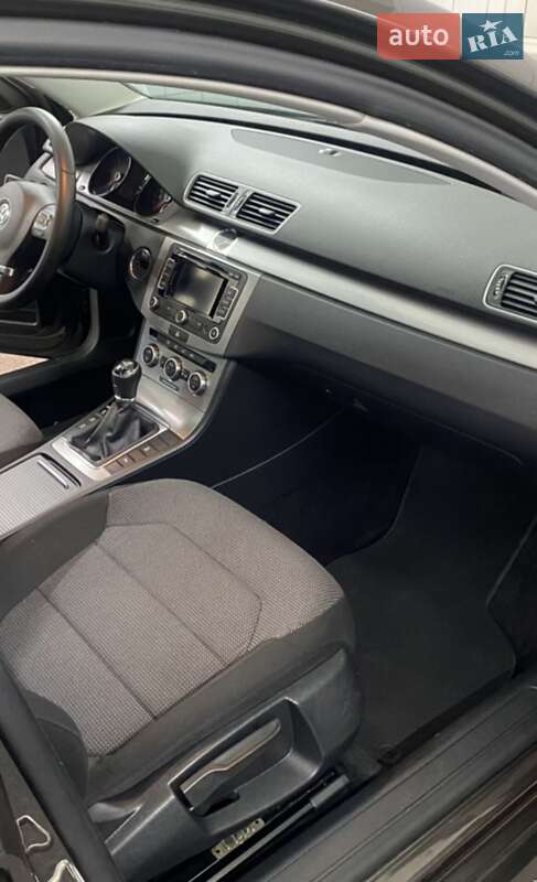Седан Volkswagen Passat 2013 в Ровно