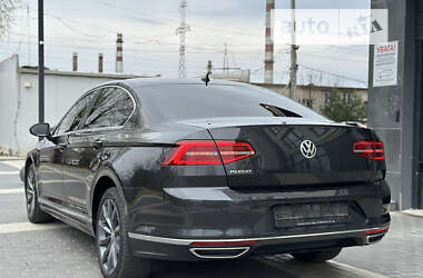 Седан Volkswagen Passat 2018 в Львове