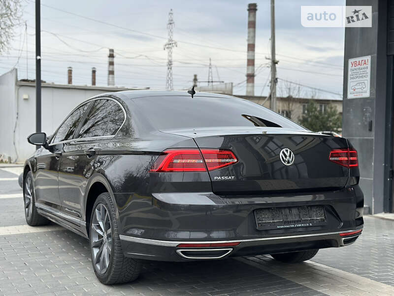 Седан Volkswagen Passat 2018 в Львове