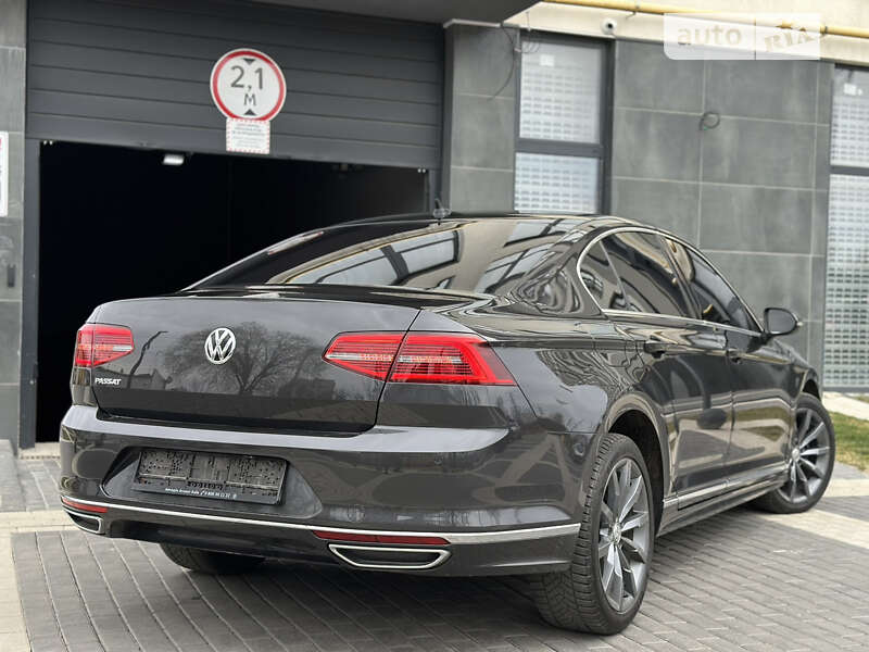 Седан Volkswagen Passat 2018 в Львове