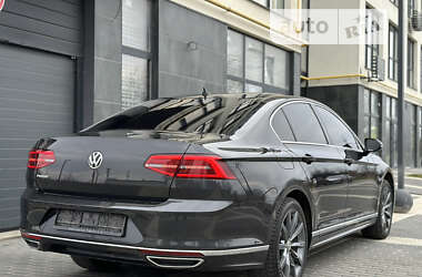 Седан Volkswagen Passat 2018 в Львове