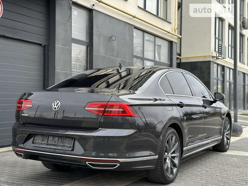 Седан Volkswagen Passat 2018 в Львове
