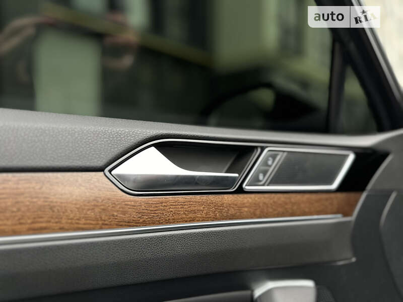Седан Volkswagen Passat 2018 в Львове