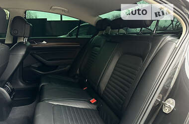 Седан Volkswagen Passat 2018 в Львове