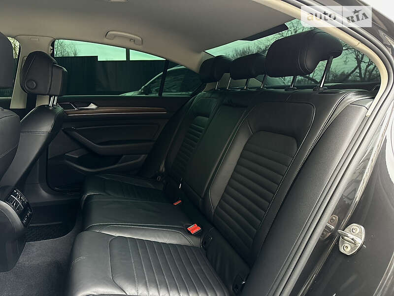 Седан Volkswagen Passat 2018 в Львове