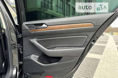 Седан Volkswagen Passat 2018 в Львове