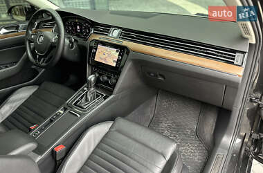 Седан Volkswagen Passat 2018 в Львове