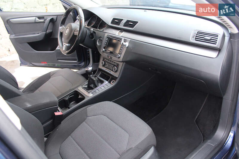 Універсал Volkswagen Passat 2011 в Кам'янці-Бузькій