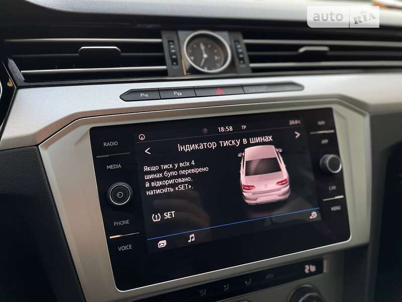 Седан Volkswagen Passat 2017 в Луцке