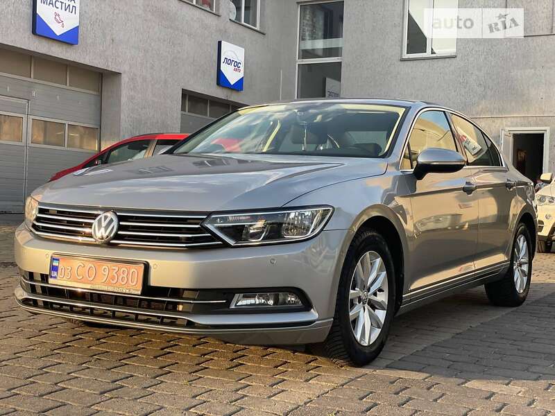 Седан Volkswagen Passat 2017 в Луцке