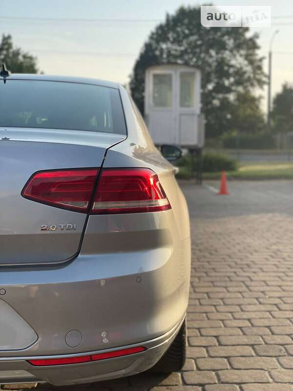 Седан Volkswagen Passat 2017 в Луцке