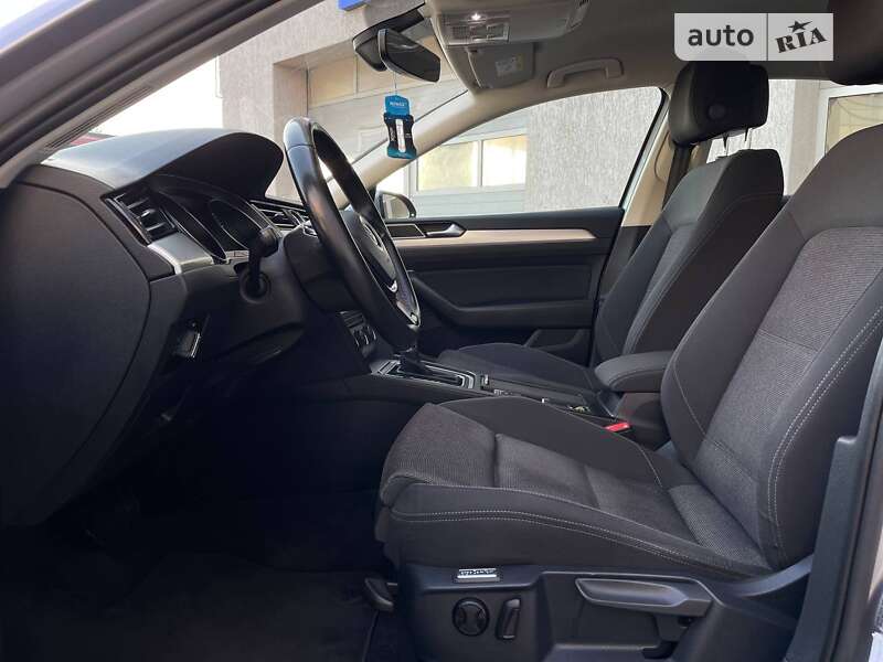 Седан Volkswagen Passat 2017 в Луцке