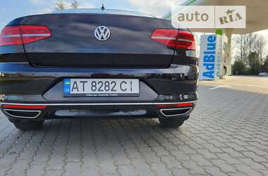 Седан Volkswagen Passat 2015 в Надвірній