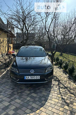 Седан Volkswagen Passat 2013 в Києві