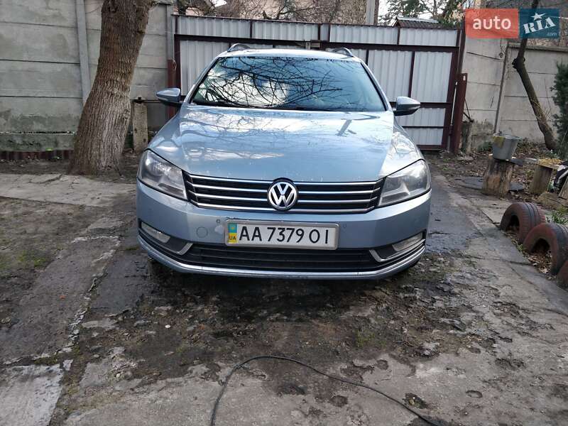 Універсал Volkswagen Passat 2013 в Ірпені