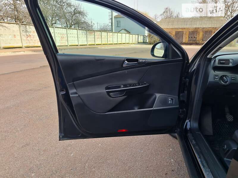 Универсал Volkswagen Passat 2007 в Киеве