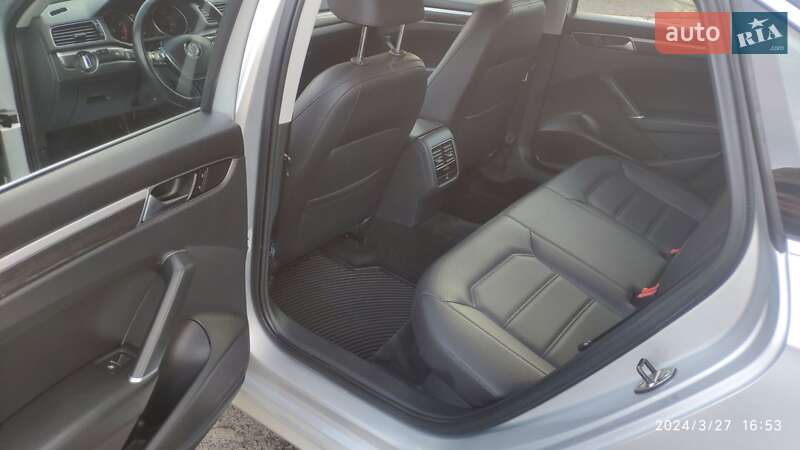 Седан Volkswagen Passat 2016 в Луцке