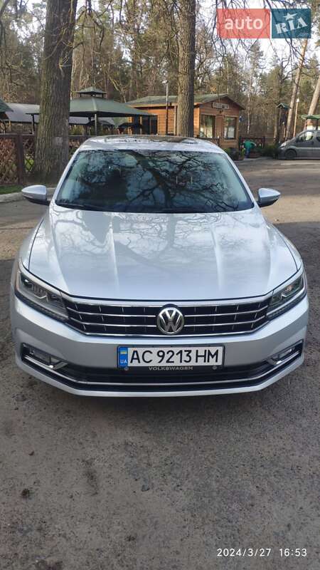 Седан Volkswagen Passat 2016 в Луцке