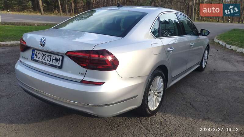 Седан Volkswagen Passat 2016 в Луцке
