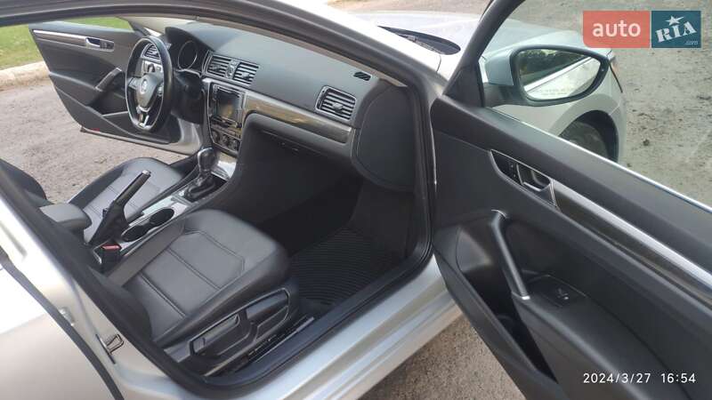 Седан Volkswagen Passat 2016 в Луцке