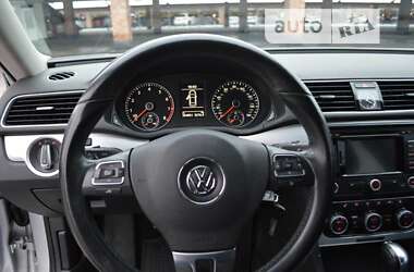 Седан Volkswagen Passat 2012 в Львове