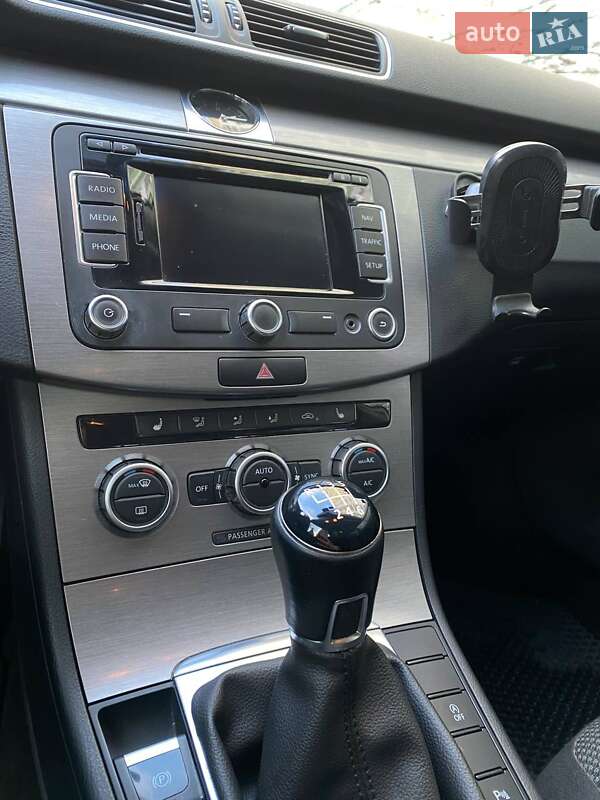 Універсал Volkswagen Passat 2012 в Сумах