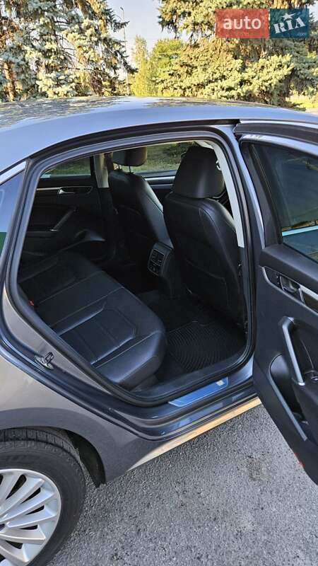 Седан Volkswagen Passat 2016 в Павлограде