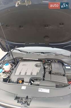 Универсал Volkswagen Passat 2011 в 