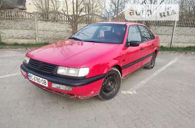 Седан Volkswagen Passat 1995 в Городку