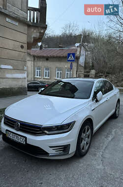 Седан Volkswagen Passat 2015 в Львове