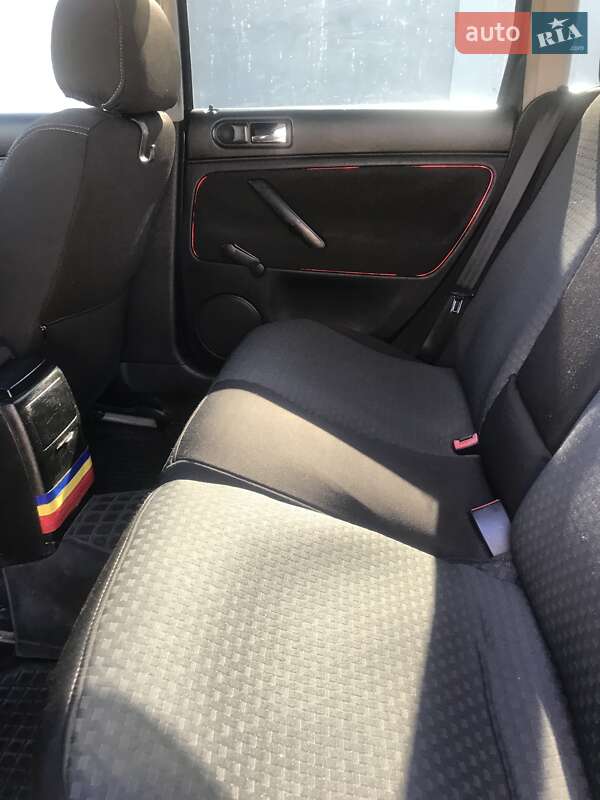 Универсал Volkswagen Passat 2001 в Городенке
