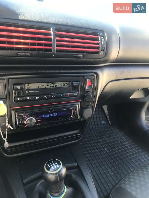 Универсал Volkswagen Passat 2001 в Городенке