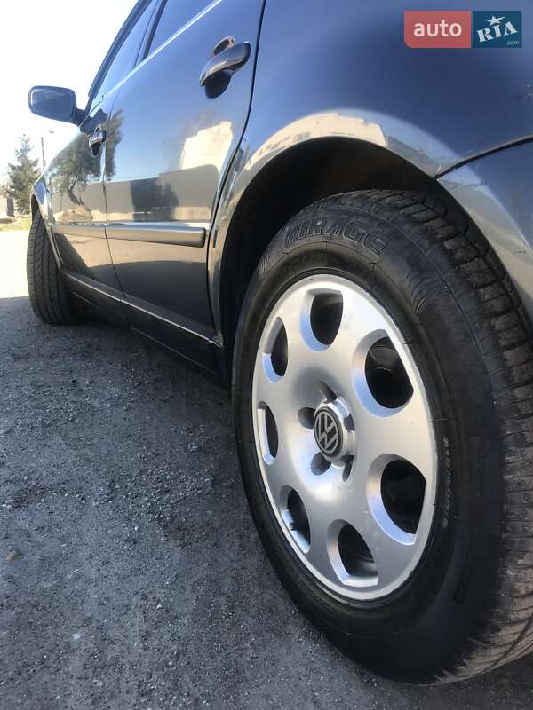 Универсал Volkswagen Passat 2001 в Городенке