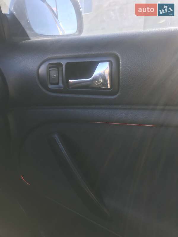 Универсал Volkswagen Passat 2001 в Городенке