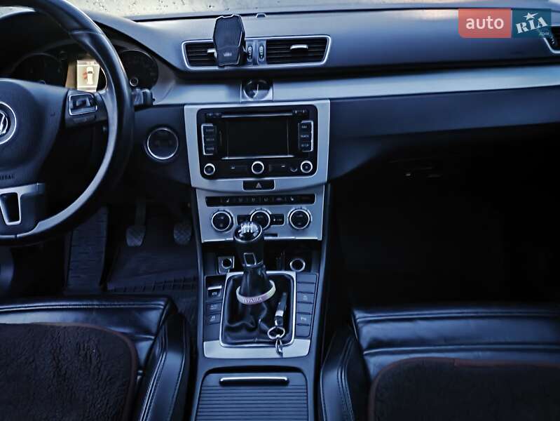 Универсал Volkswagen Passat 2012 в Подволочиске