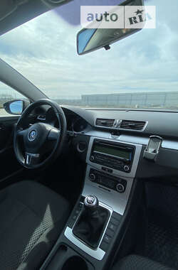 Универсал Volkswagen Passat 2011 в Золочеве